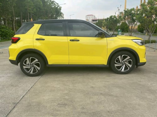ឡានលក់ Toyota Raize 2023 ទើបប្រើរបាន2ម៉ឺនគីឡូឡាននៅថ្មីតំលៃ18200$ចរចា0966074444