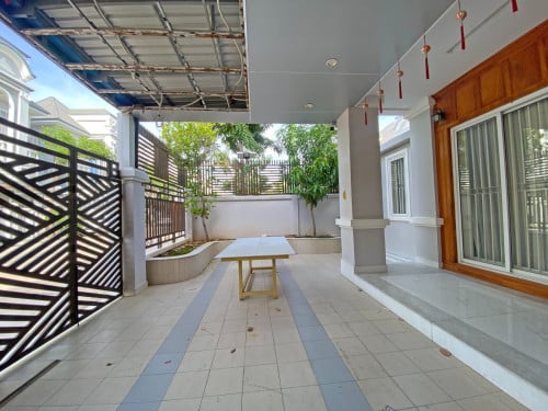 🏘 វីឡាទោល ​កែង (Single Villa) ក្នុងបុរី ឡុងនី3 ត្រូវការលក់បន្ទាន់ខ្លាំង ​(កូដ៖ A06-085994)