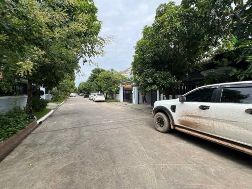 🏡 វីឡាភ្លោះលក់ នៅបុរីអង្គរភ្នំពេញ (ជិតអ៊ីអន 2) – ខណ្ឌសែនសុខ