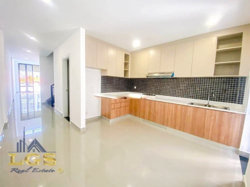 🏡ផ្ទះអាជីវកម្ម សម្រាប់លក់!!! ⛳️ទីតាំងបុរីជីបម៉ុង ផ្លូវជាតិលេខ6A.