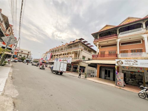 🔰ផ្ទះអាជីវកម្មលក់បន្ទាន់ | នៅជិតផ្សារដើមគរ