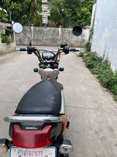 015 ម៉ាស៊ីនស្រួយកាត់គ្រី។