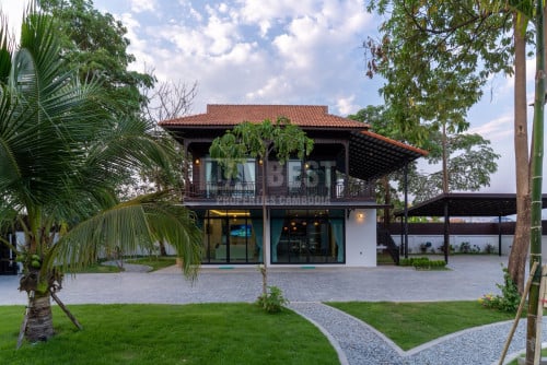2 Bedroom Tropical Wooden House With Pool For Rent in Siem Reap – Sala Kamreuk