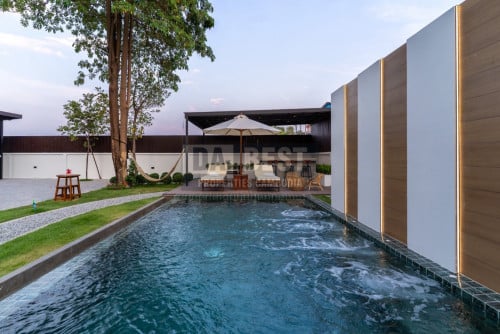 2 Bedroom Tropical Wooden House With Pool For Rent in Siem Reap – Sala Kamreuk