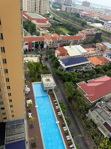 3BR for rent in Rose condo