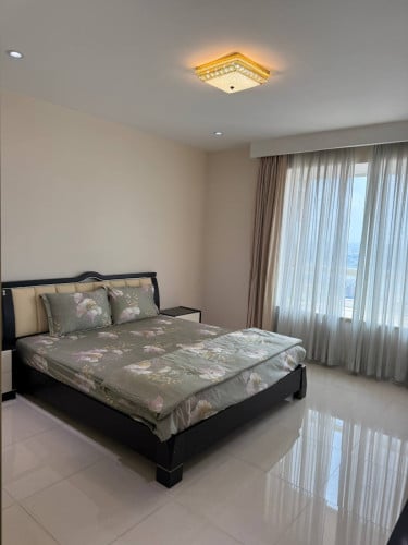 3BR for rent in Rose condo