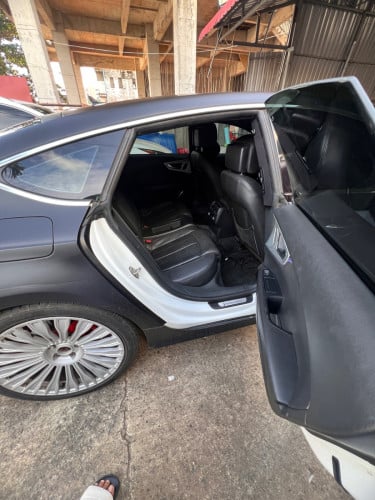 Audi 2012 Full Option