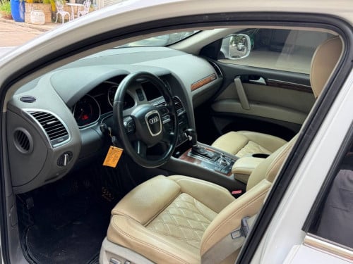 Audi Q7 2011 For Rent /出租