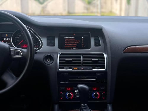 Audi Q7 2011 For Rent /出租