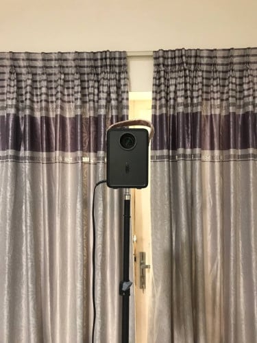 B2G Multimedia Projector