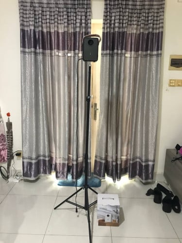 B2G Multimedia Projector
