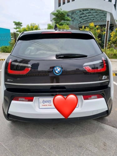 BMW i3 ឆ្នាំ 2014 ឡានស្អាតខ្លាំង សាំង+អគ្គិសនីសន្សំសំចៃ