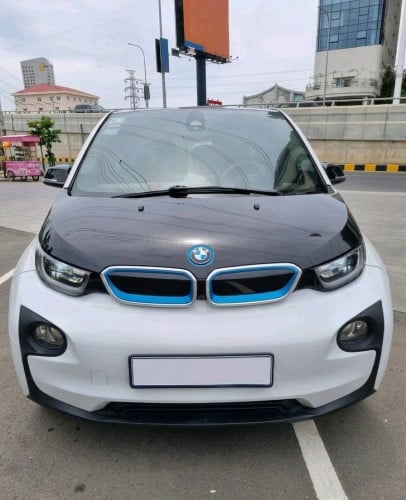 BMW i3 ឆ្នាំ 2014 ឡានស្អាតខ្លាំង សាំង+អគ្គិសនីសន្សំសំចៃ
