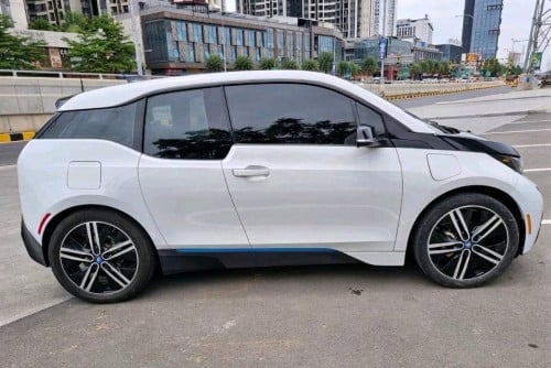 BMW i3 ឆ្នាំ 2014 ឡានស្អាតខ្លាំង សាំង+អគ្គិសនីសន្សំសំចៃ