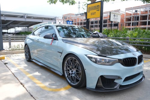 BMW M4 f82 លេងហើយឡានផ្ទាល់ខ្លួន ឡានពណ៍ ស