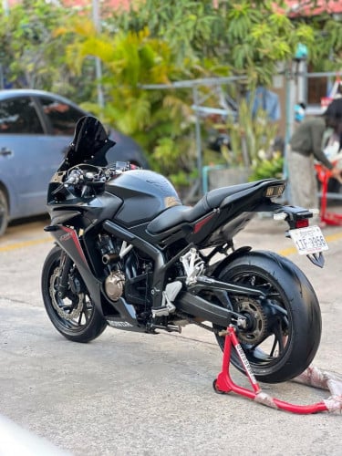 CBR 650F ម៉ូតូពន្ធពេញឆ្នាំ 018