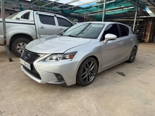 CT 200h 2012 For Rent /出租