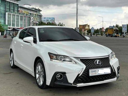CT 200h 2012 For Rent /出租