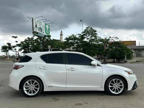 CT 200h 2012 For Rent /出租