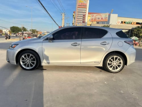 CT 200h 2012 For Rent /出租