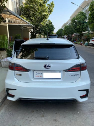 CT 200h 2012 For Rent /出租