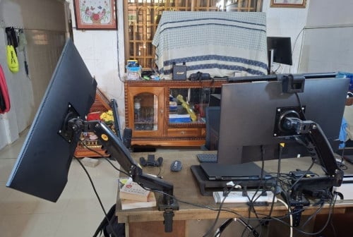 Dell 24 inch Monitor with USB Port and Arm