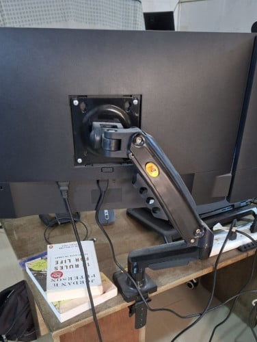 Dell 24 inch Monitor with USB Port and Arm