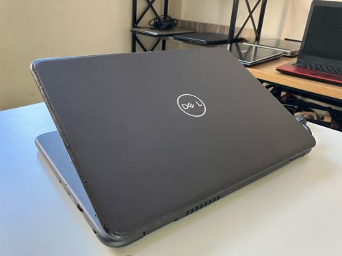 Dell Latitude 3300 / i3-7020U / RAM 8GB DDR4 / M.2 SSD256GB / Battery ๐ 3hour