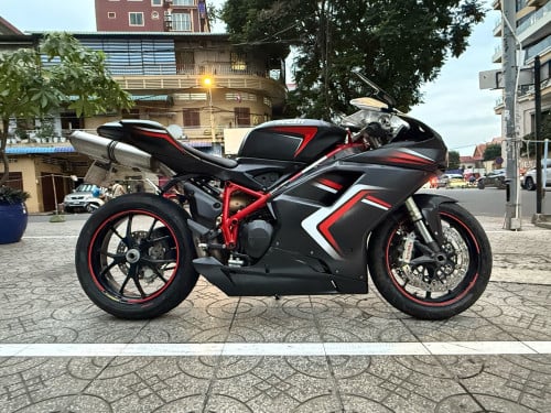 Ducati 848