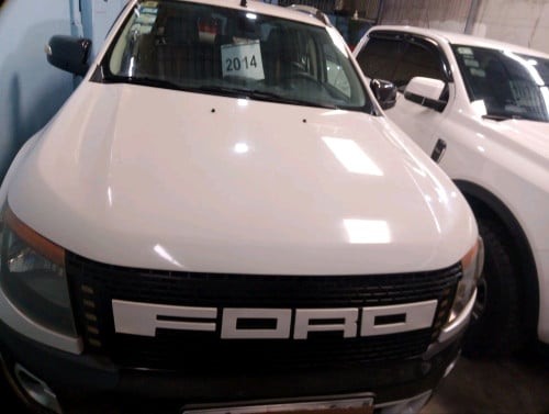 Ford ranger 2014 ម៉ាស៊ីន3.2 ឡានស្អាត ទឹកថាំ្មហ្សុីន ធានាទិញចូលវិញ