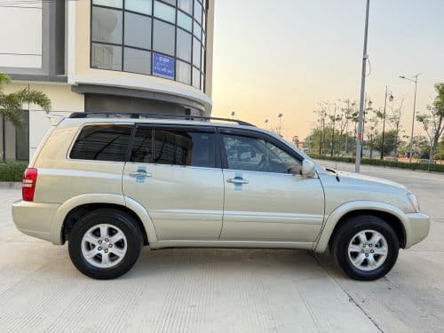 Highlander  ឆ្នាំ2003 ប៉ុង1 ឡានស្អាត ធានាអត់បុកអត់ប៉ះ