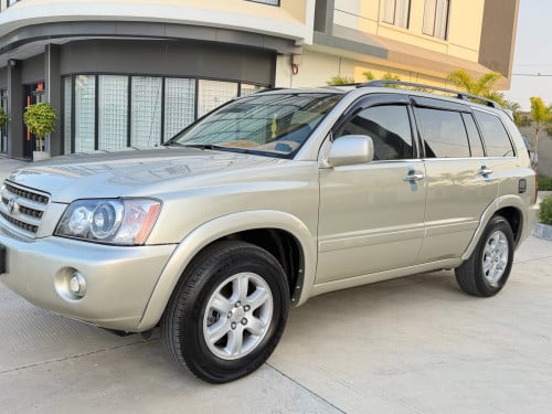 Highlander  ឆ្នាំ2003 ប៉ុង1 ឡានស្អាត ធានាអត់បុកអត់ប៉ះ