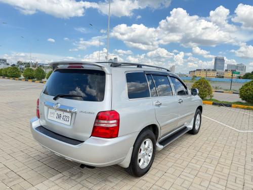 Highlander 6ម៉ាសុីនប៉ុង1ពណ៍ទឹកប្រាក់ឆ្នាំ2002