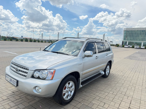 Highlander 6ម៉ាសុីនប៉ុង1ពណ៍ទឹកប្រាក់ឆ្នាំ2002