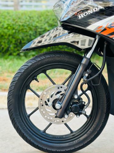 HONDA BEAT 022 ក្រុមហ៊ុន ម៉ាស៊ីនតាន់ហាប់នែនស្ងាត់ស្អាតជិះស្រួលស្ទុះខ្លាំងមិនលាន់មិនហុយមានពន្ធកាតគ្រឺ
