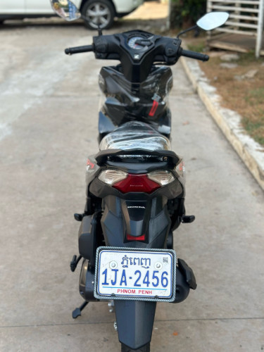 HONDA BEAT 022 ក្រុមហ៊ុន ម៉ាស៊ីនតាន់ហាប់នែនស្ងាត់ស្អាតជិះស្រួលស្ទុះខ្លាំងមិនលាន់មិនហុយមានពន្ធកាតគ្រឺ