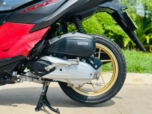 HONDA CLICK 017ក្រុមហ៊ុន ម៉ាសុីនតាន់ហាប់នែនស្ងាត់ជិះស្រួលស្ទុះខ្លាំងធានាមិនលាន់មិនហុយមានពន្ធកាតគ្រឺ