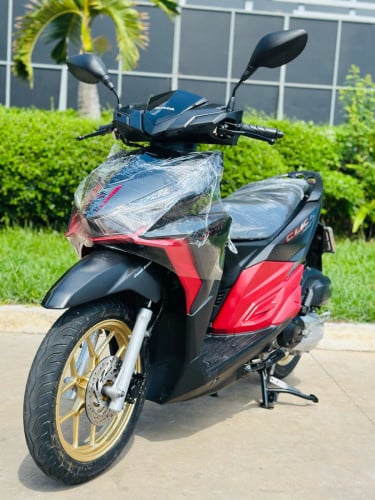 HONDA CLICK 017ក្រុមហ៊ុន ម៉ាសុីនតាន់ហាប់នែនស្ងាត់ជិះស្រួលស្ទុះខ្លាំងធានាមិនលាន់មិនហុយមានពន្ធកាតគ្រឺ