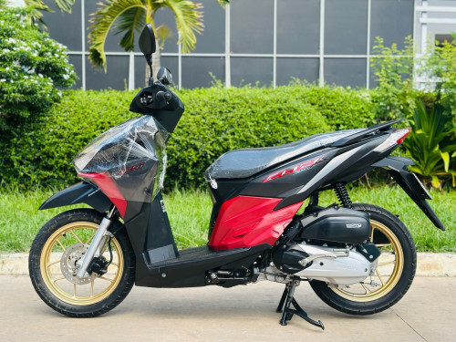 HONDA CLICK 017ក្រុមហ៊ុន ម៉ាសុីនតាន់ហាប់នែនស្ងាត់ជិះស្រួលស្ទុះខ្លាំងធានាមិនលាន់មិនហុយមានពន្ធកាតគ្រឺ
