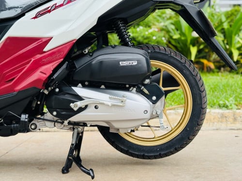 HONDA CLICK 017ក្រុមហ៊ុនNCX ម៉ាសុីនតាន់ហាប់នែនស្ងាត់ជិះស្រួលស្ទុះខ្លាំងមិនលាន់មិនហុយមានពន្ធកាតគ្រឺ