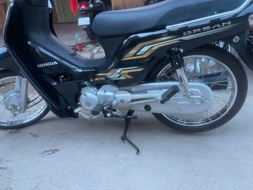 Honda Dream 025នៅស្អាតសាណុំម្ចាស់ដើមលក់1800$