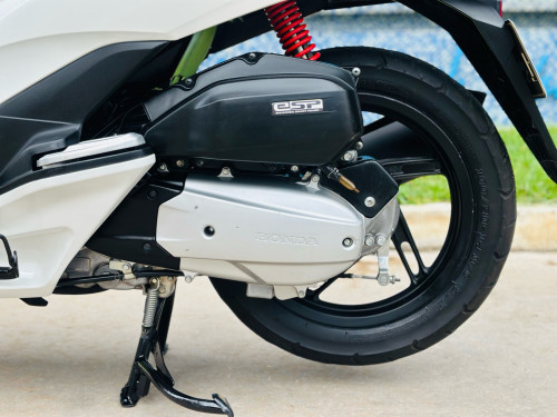 HONDA PCX 017 ជប៉ុនសុទ្ធ100% កម្លាំង125cc ម៉ាសុីនតាន់ហាប់នែនសំណុំហ្សីន95%មានពន្ធកាតគ្រឺហ្សីន