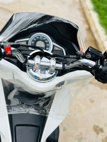 HONDA PCX 017 ជប៉ុនសុទ្ធ100% កម្លាំង125cc ម៉ាសុីនតាន់ហាប់នែនសំណុំហ្សីន95%មានពន្ធកាតគ្រឺហ្សីន
