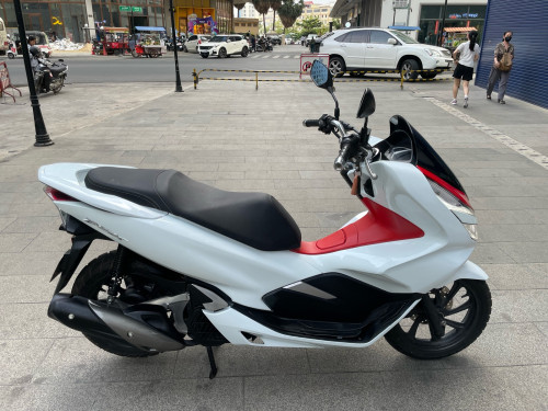 Honda Pcx150cc 2018 ស្មាតឃី New98%មានពន្ធកាតគ្រីស្លាកលេខ