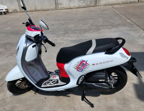 Honda Scoopy110ccមានផ្លាកលេខកាតគ្រីត្រឹមត្រូវលក់តម្លៃចចារបាន 本田 Scoopy 110cc有正确证卡出售中 价格可以谈的
