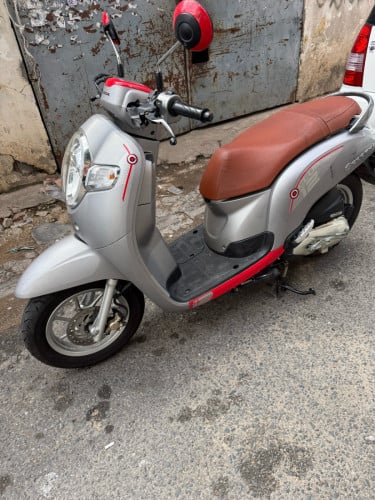 Honda scooyi