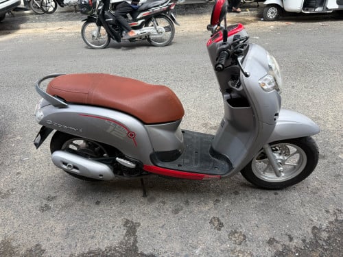 Honda scooyi