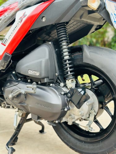 HONDA Zoomer X 018 ក្រុមហ៊ុន ម៉ាសុីនតាន់ហាប់នែនស្ងាត់ជិះស្រួលមិនលាន់មិនហុយមានពន្ធកាតគ្រឺហ្សីន