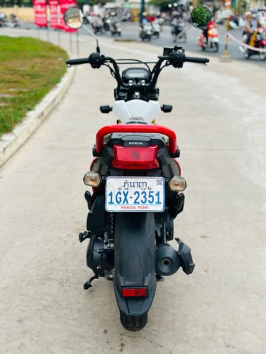 HONDA Zoomer X 018 ក្រុមហ៊ុន ម៉ាសុីនតាន់ហាប់នែនស្ងាត់ជិះស្រួលមិនលាន់មិនហុយមានពន្ធកាតគ្រឺហ្សីន