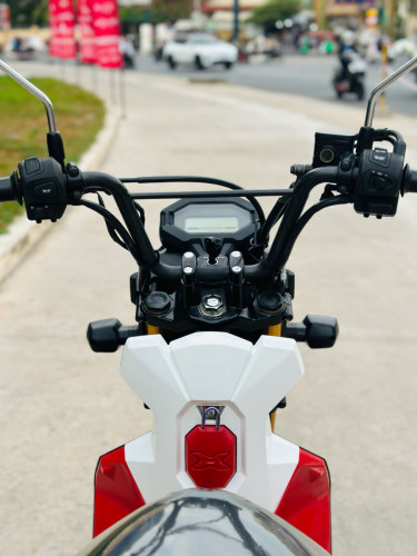 HONDA Zoomer X 018 ក្រុមហ៊ុន ម៉ាសុីនតាន់ហាប់នែនស្ងាត់ជិះស្រួលមិនលាន់មិនហុយមានពន្ធកាតគ្រឺហ្សីន